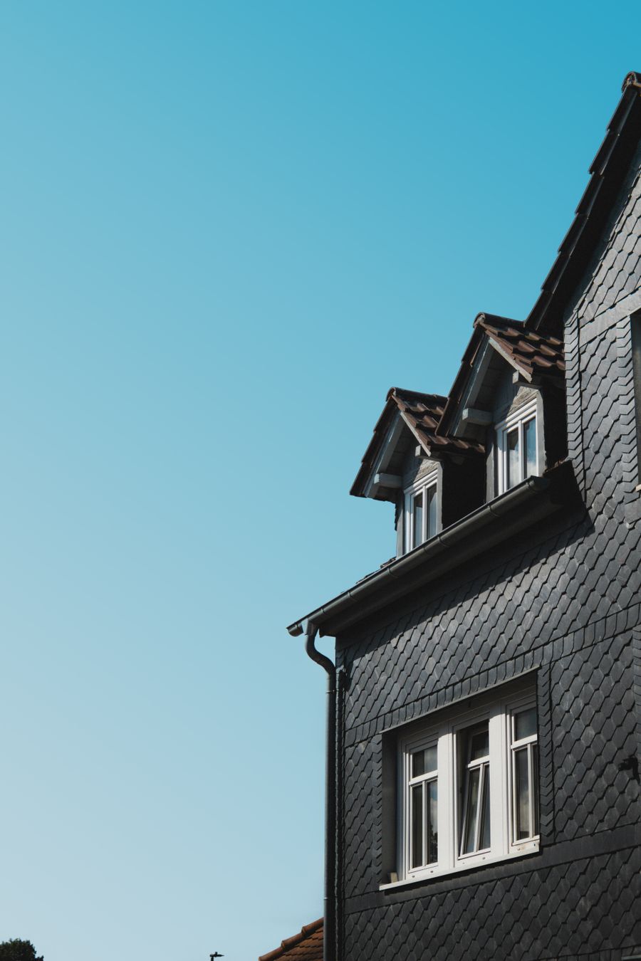 Maison en ardoise — photo d'illustration (placeholder)